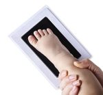 tiddlybootm-inkless-baby-foot-and-hand-print-kit-babyblush-1
